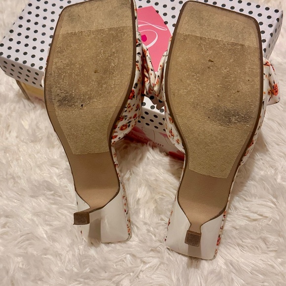 Floral Knot Slide Heels in Cream and Orange - Women - Picture 3 of 3